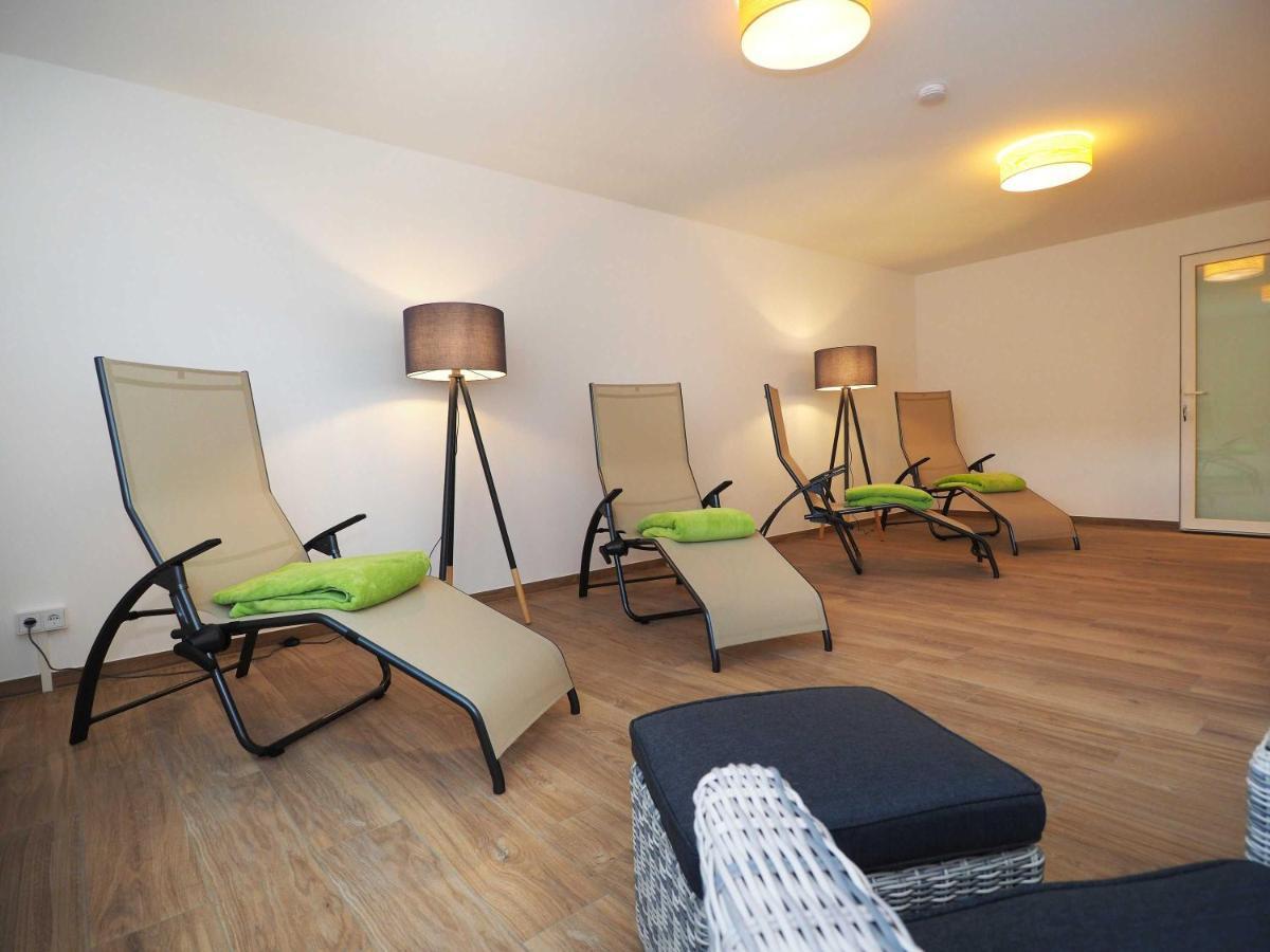Appartement "Mondstein" Mit Penthouseflair - Oase Am Haff Garz  Exteriör bild
